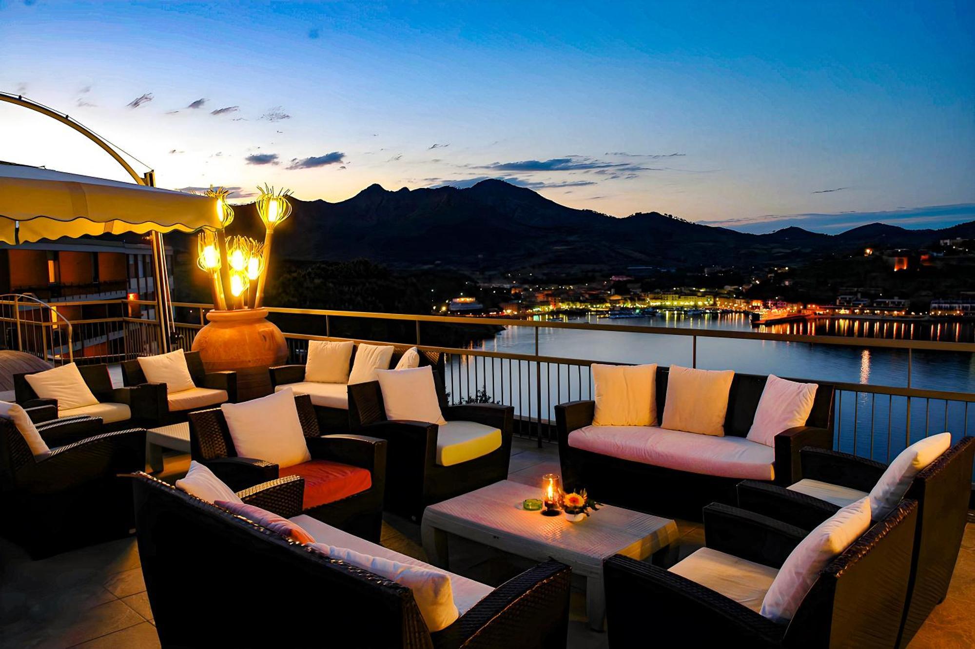 Hotiday Room Collection - Porto Azzurro Capoliveri  Exteriör bild